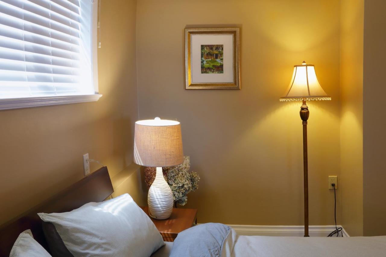 Lovely J Home -Stunning River View Cozy Two Bedroom Private Suite New Westminster Zewnętrze zdjęcie