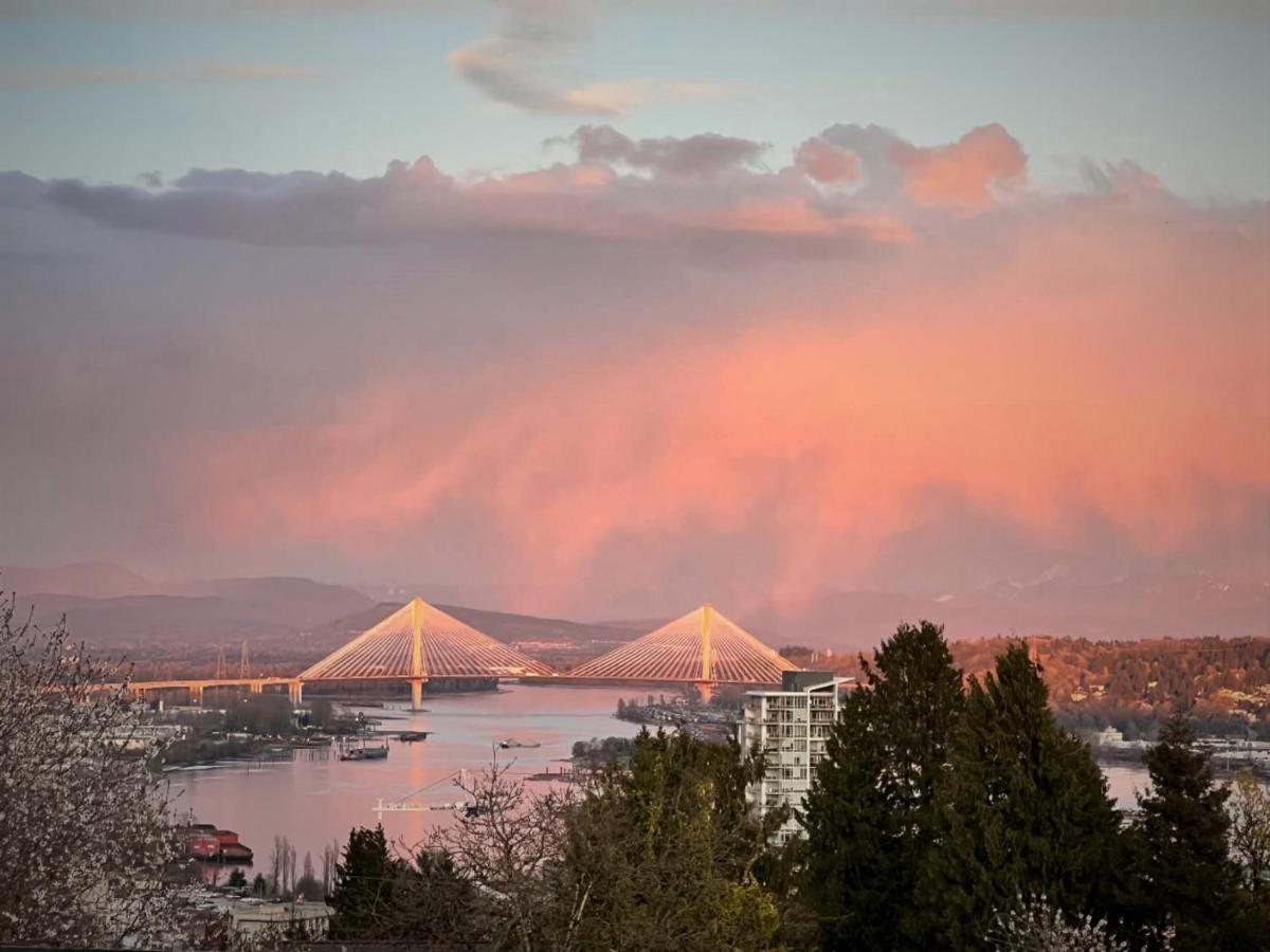 Lovely J Home -Stunning River View Cozy Two Bedroom Private Suite New Westminster Zewnętrze zdjęcie